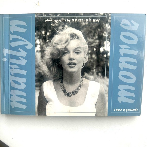 Marilyn Monroe book of postcards - Picture 1 of 8